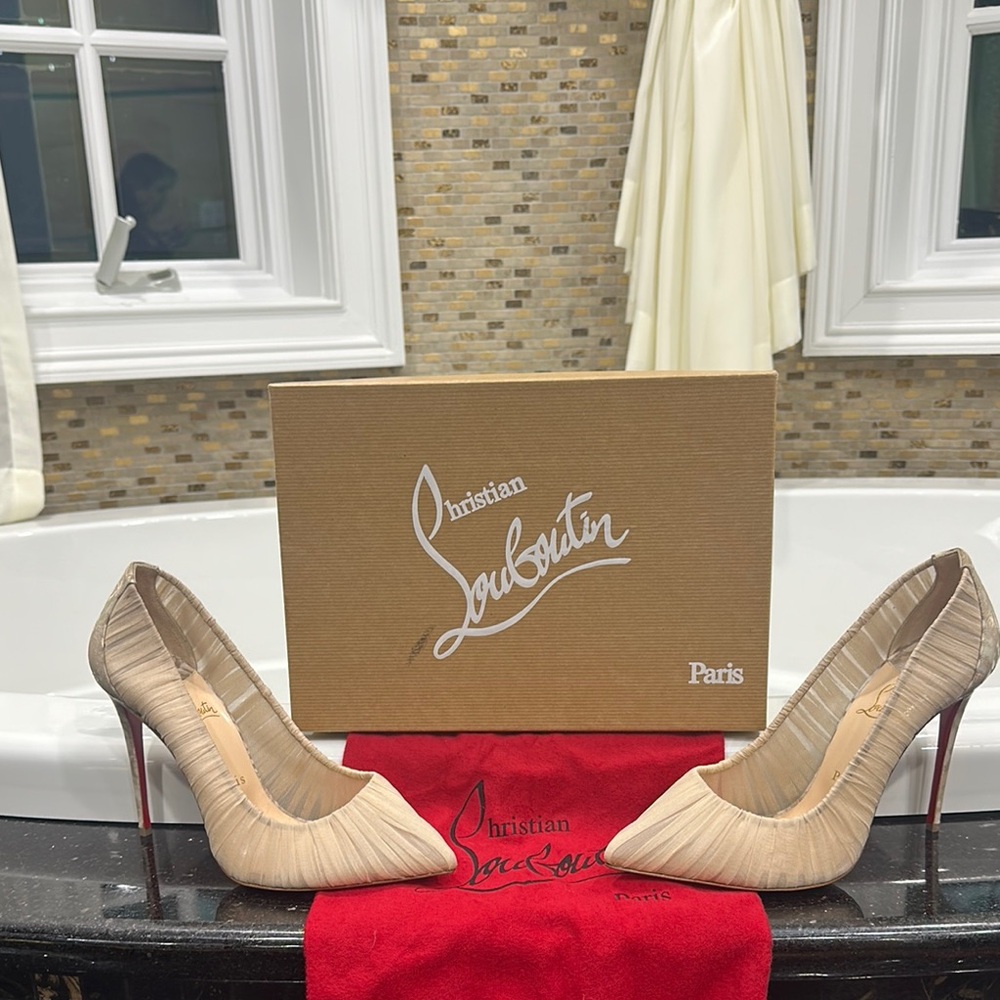 🌺🌺 NWT Christian Louboutin Nude Pleated Leather Pointed-Toe Pumps 9HB